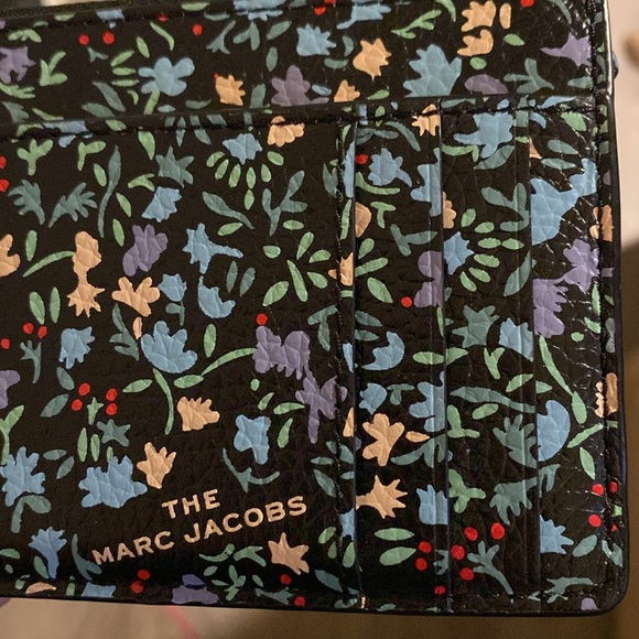 EUC Marc Jacobs ditsy card case - Picture 6 of 9